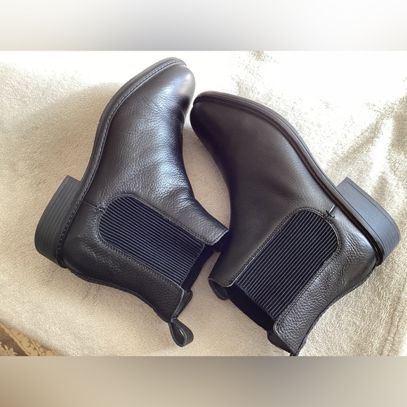 Clarks Classic Black Leather Ladies Boots - Picture 11 of 16